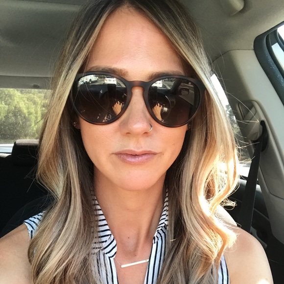 Meet your Posher, Jen - Picture 1 of 1